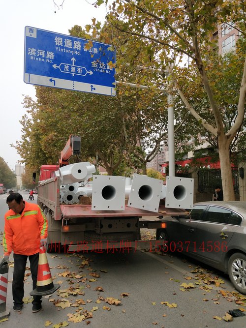 西宁西宁郑州市交通标志牌安装现场